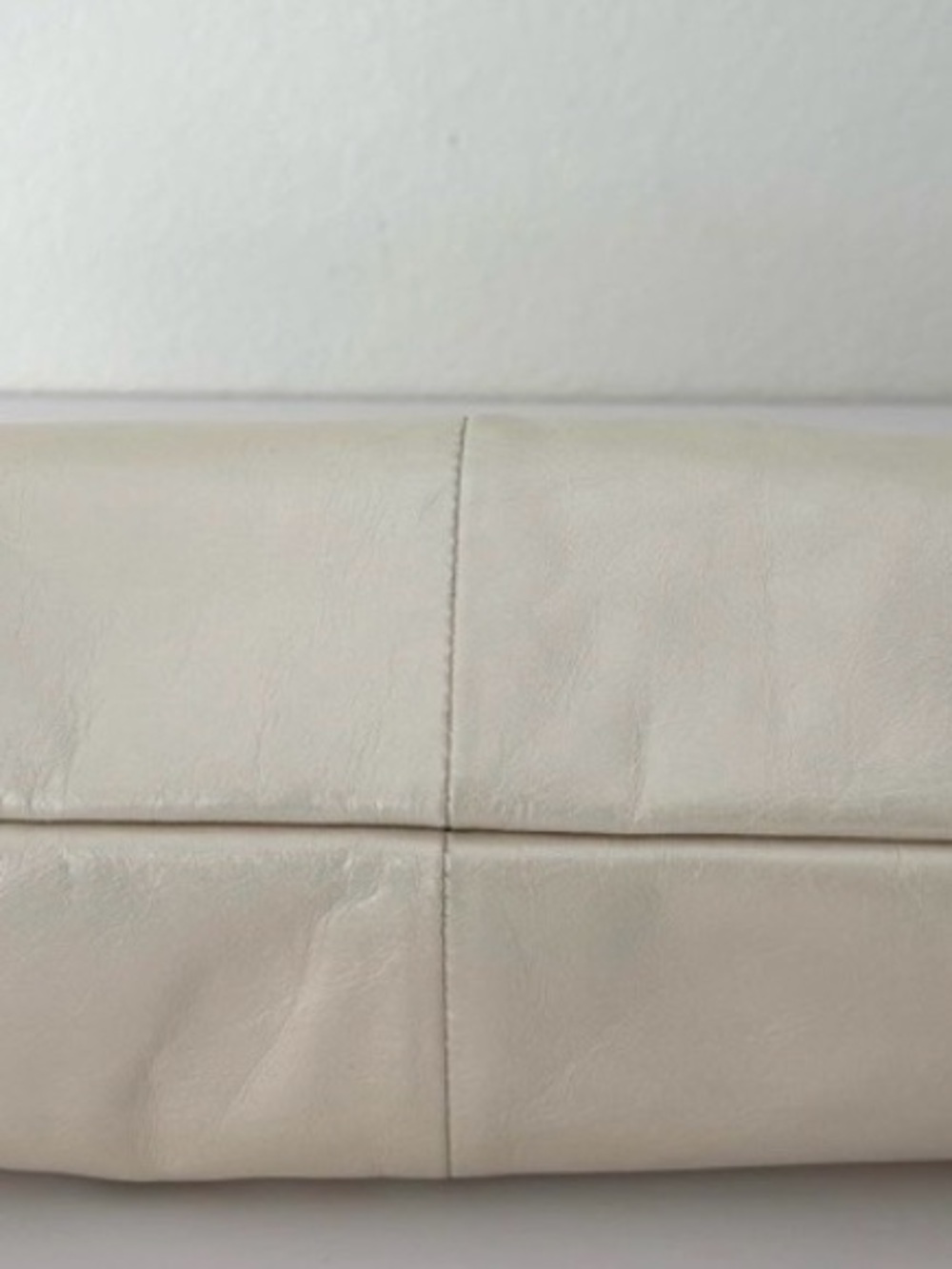 HOBO Cream/Ivory Pearlized Pleated Angela Leather Clutch NWT - Picture 3 of 4